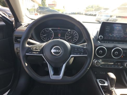 Used 2025 Nissan Sentra SR FWD image 25