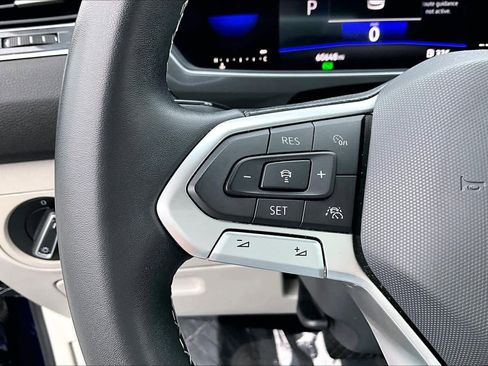 Used 2022 Volkswagen Tiguan SE image 42