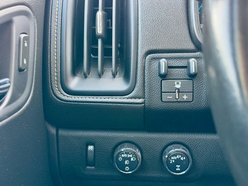 Used 2021 GMC Canyon Denali image 6