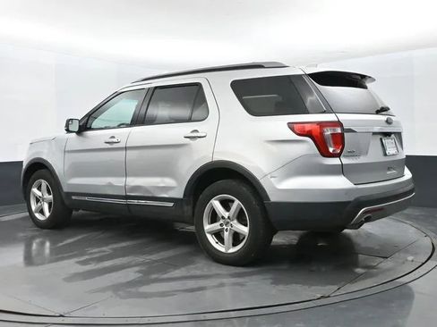 Used 2017 Ford Explorer XLT w/ Equipment Group 202A image 9
