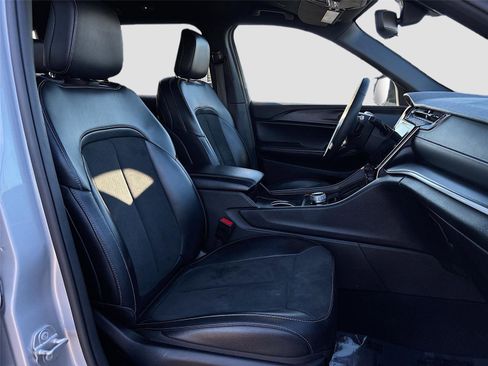 Used 2024 Jeep Grand Cherokee L Altitude image 30