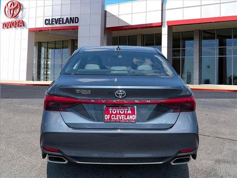 Used 2020 Toyota Avalon XLE w/ Moonroof Package FWD image 7