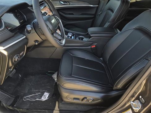 New 2025 Jeep Grand Cherokee Limited image 18