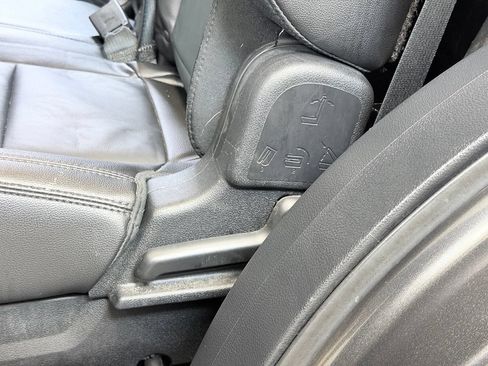 Used 2017 Ford Explorer XLT w/ Equipment Group 202A FWD image 19