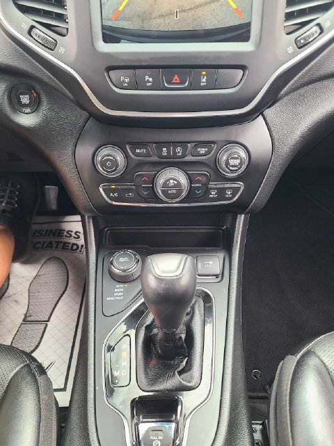 Used 2023 Jeep Cherokee Altitude Lux AWD/4WD image 32