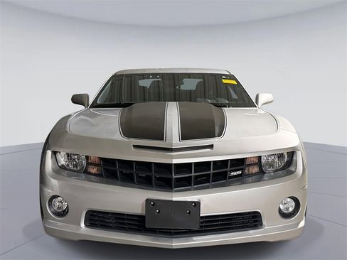 Used 2010 Chevrolet Camaro SS image 2