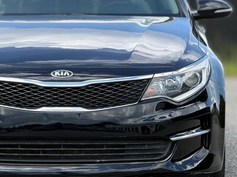 Used 2018 Kia Optima LX w/ 17" Alloy Wheels Package FWD image 12