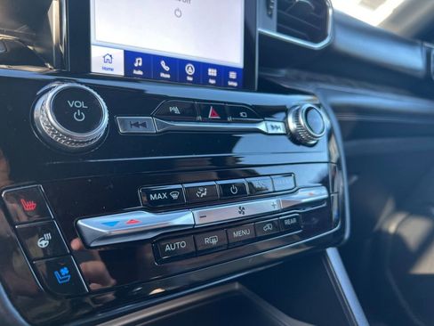 Used 2023 Ford Explorer Platinum w/ Technology Package image 21