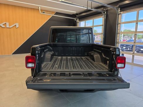 Used 2021 Jeep Gladiator Mojave AWD/4WD image 29