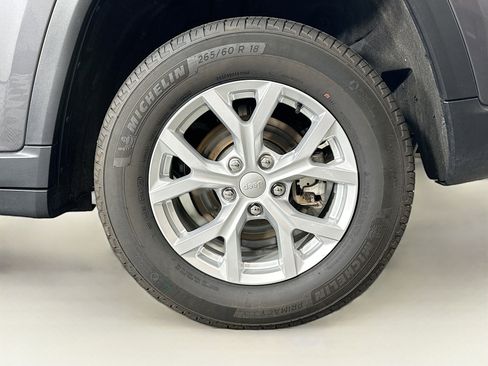 Used 2023 Jeep Grand Cherokee Limited AWD/4WD image 11