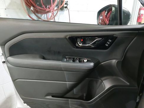 Certified 2025 Subaru Forester Touring AWD/4WD image 28