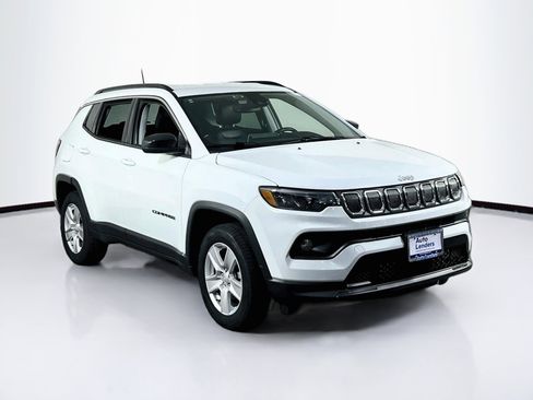 Used 2022 Jeep Compass Latitude w/ Convenience Group AWD/4WD image 3