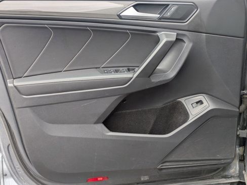 Used 2022 Volkswagen Tiguan SE image 9