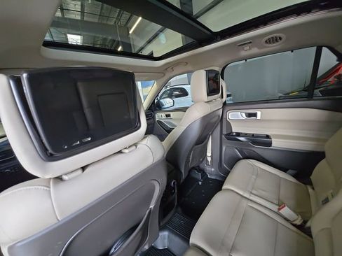 Used 2020 Ford Explorer Platinum w/ Premium Technology Package AWD/4WD image 29