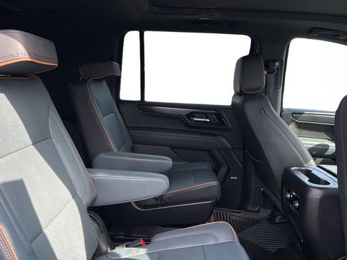 Used 2025 GMC Yukon XL AT4 w/ AT4 Premium Package AWD/4WD image 17