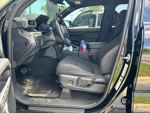 Used 2025 Toyota Tacoma SR5 AWD/4WD image 5