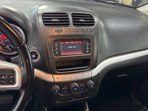 Used 2020 Dodge Journey SE w/ SE Popular Equipment Group FWD image 32