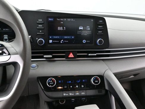 Used 2023 Hyundai Elantra SEL image 17