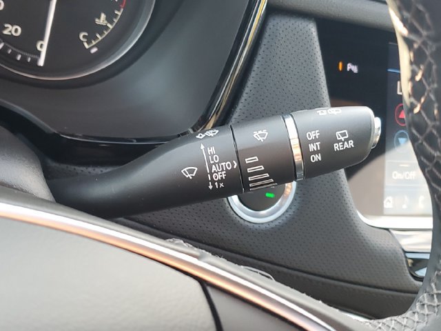 Used 2025 Cadillac XT5 Premium Luxury w/ Technology Package AWD/4WD image 23