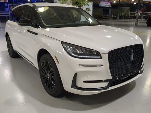 Used 2025 Lincoln Corsair AWD w/ Equipment Group 101A image 5