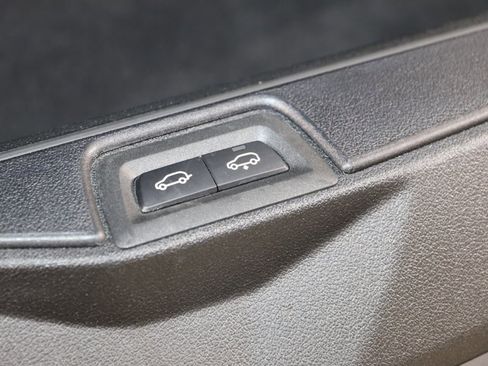 Used 2023 BMW X7 xDrive40i w/ Premium Package image 56