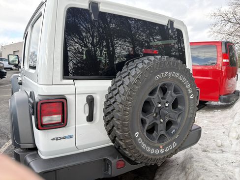 Used 2023 Jeep Wrangler Unlimited w/ Sun & Screen Package AWD/4WD image 5