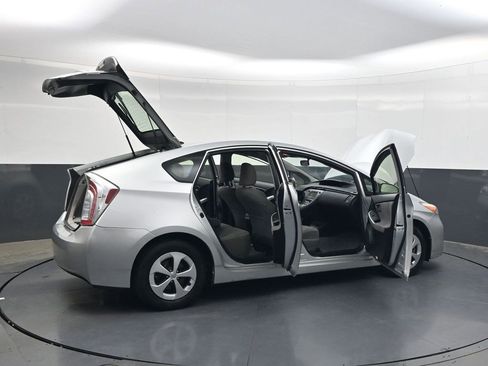 Used 2015 Toyota Prius Two image 32