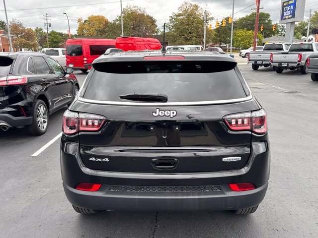 Used 2024 Jeep Compass Latitude AWD/4WD image 4