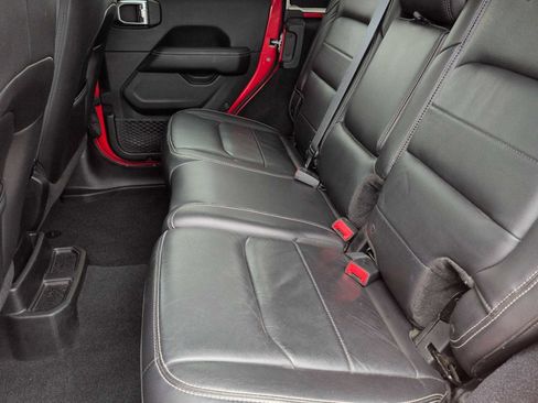 Used 2018 Jeep Wrangler Unlimited Sahara AWD/4WD image 18