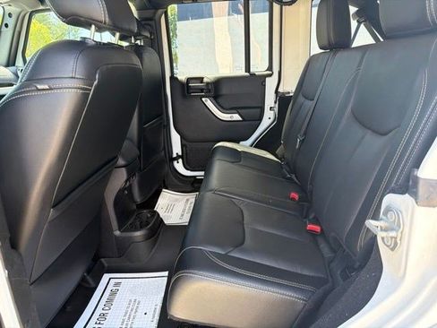 Used 2017 Jeep Wrangler Unlimited Sahara w/ Connectivity Group AWD/4WD image 14