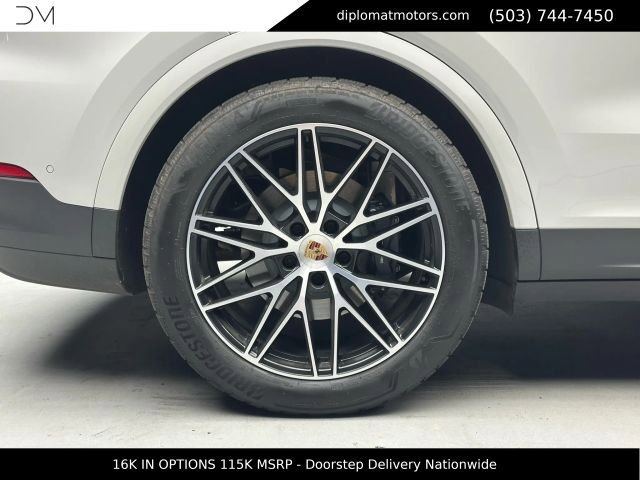 Used 2025 Porsche Cayenne E-Hybrid AWD/4WD image 43