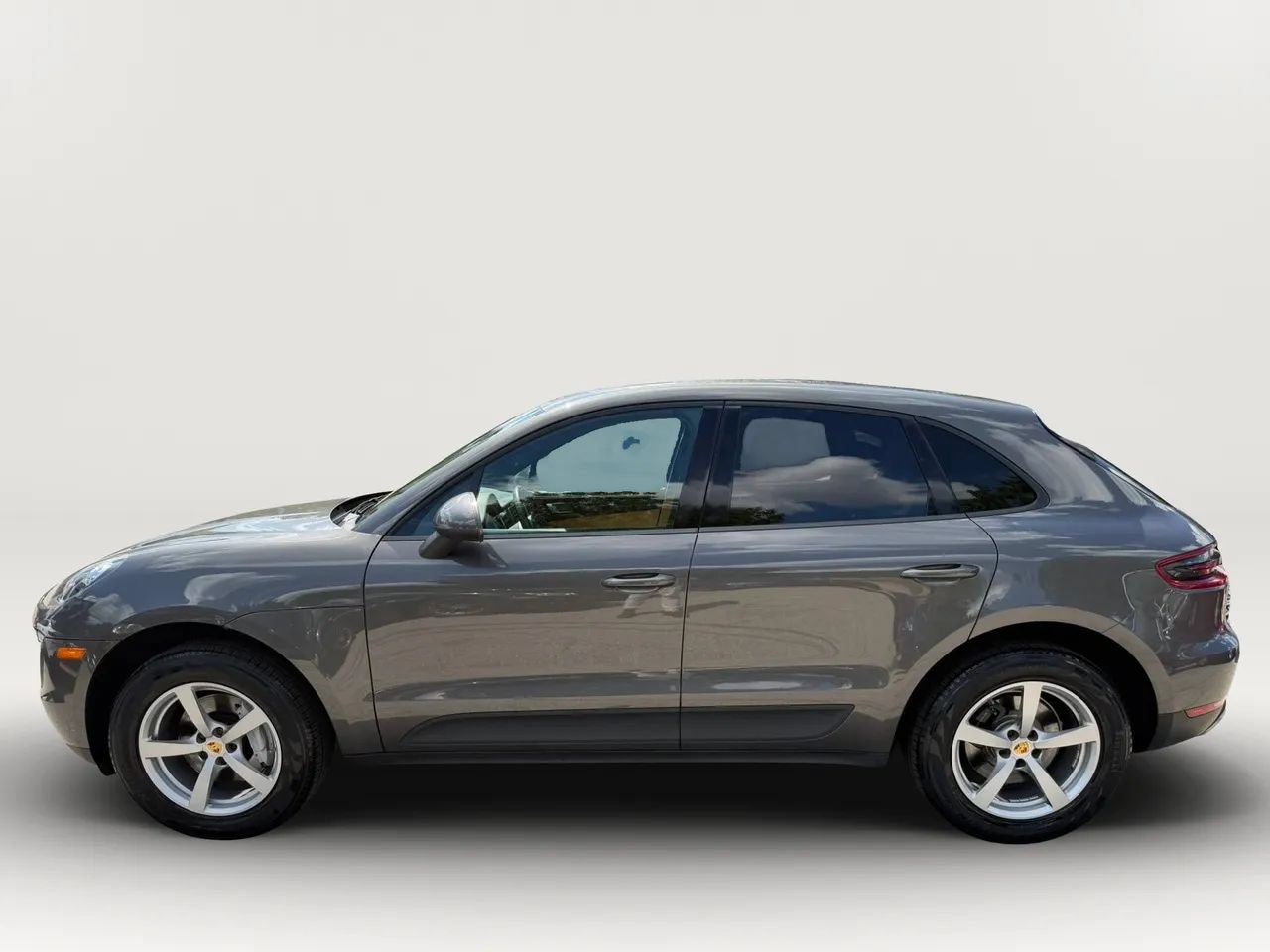 Used 2018 Porsche Macan Sport Edition AWD/4WD image 6