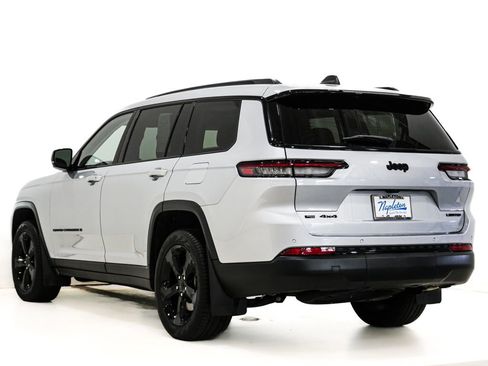 Used 2023 Jeep Grand Cherokee L Limited w/ Black Appearance Package AWD/4WD image 9