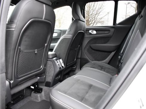 Certified 2025 Volvo XC40 B5 Plus image 17