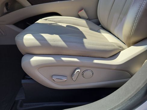 Used 2020 Lincoln Nautilus Reserve w/ Equipment Group 201A FWD image 17