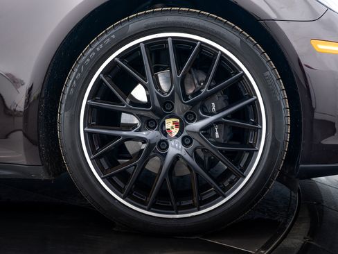 Certified 2017 Porsche Panamera image 11