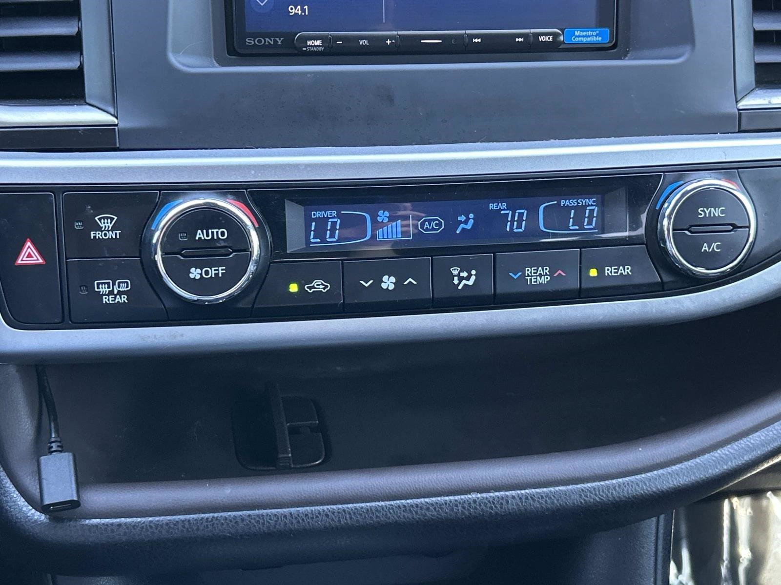 Used 2019 Toyota Highlander XLE FWD image 34