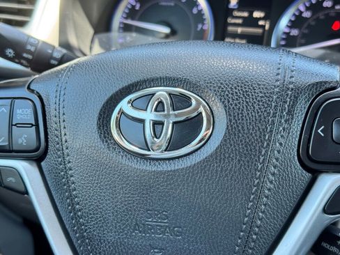 Used 2019 Toyota Highlander XLE AWD/4WD image 29