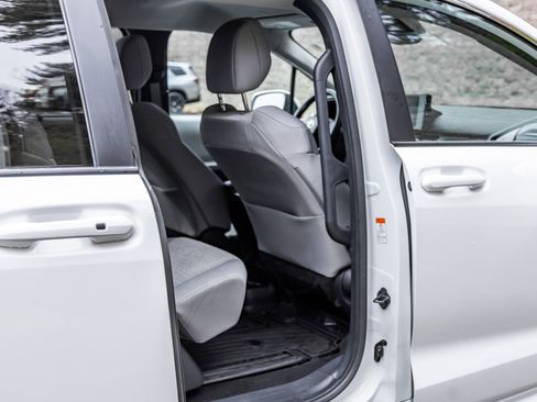 Used 2025 Toyota Sienna LE image 18