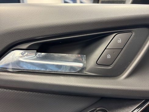 New 2026 Chevrolet Equinox LT w/ Convenience Package II FWD image 23