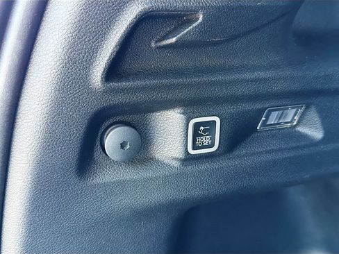 Used 2023 Jeep Grand Cherokee L Limited AWD/4WD image 35