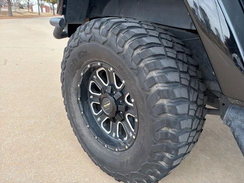 Used 2016 Jeep Wrangler Unlimited Sahara w/ Max Tow Package image 12