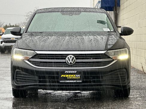 Used 2023 Volkswagen Jetta S image 9