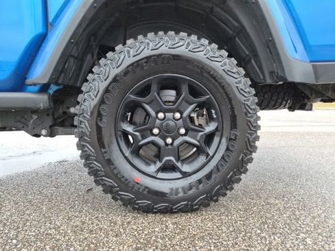 Used 2023 Jeep Gladiator Willys image 11