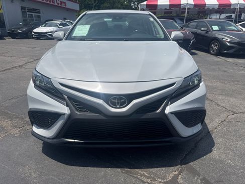 Used 2024 Toyota Camry SE FWD image 2