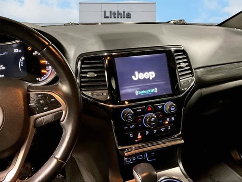 Used 2020 Jeep Grand Cherokee Altitude image 16