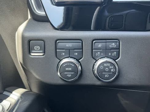 Used 2025 GMC Sierra 1500 SLT AWD/4WD image 27