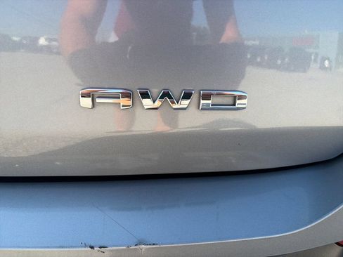 Used 2024 GMC Terrain SLE AWD/4WD image 34