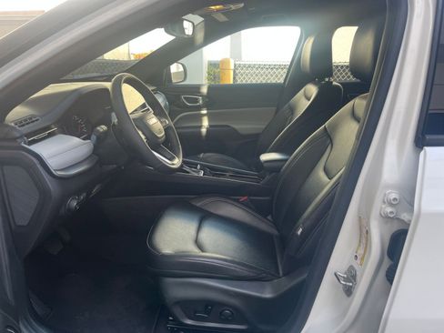 Used 2025 Jeep Compass Limited image 27