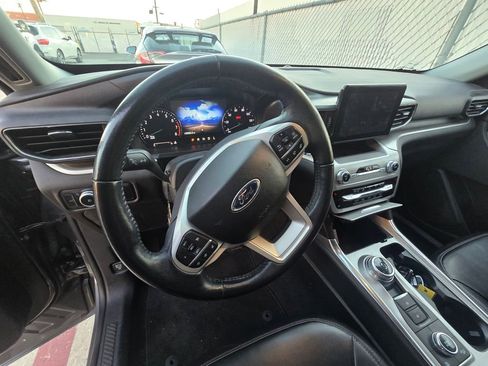 Used 2022 Ford Explorer XLT w/ Equipment Group 202A image 12